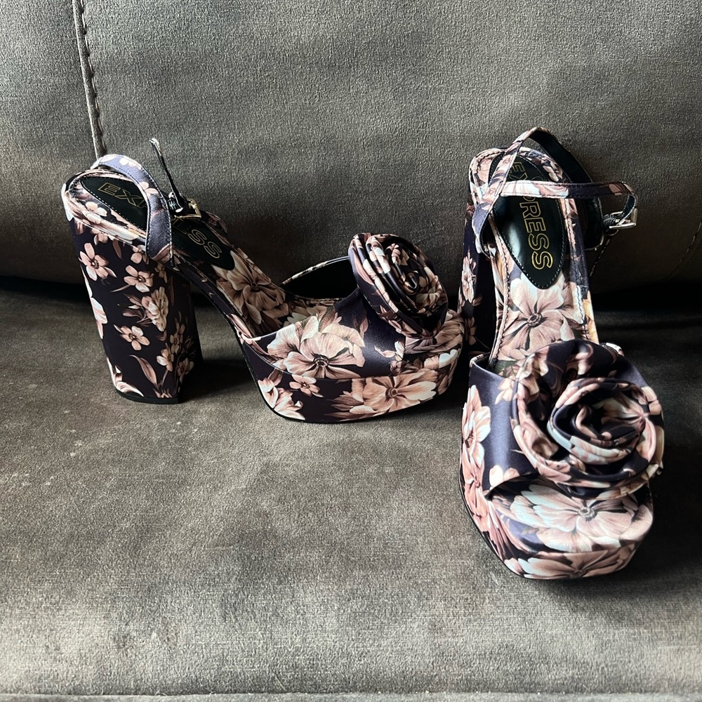 Express Tan Brown Floral Rose Strap Platform Heeled Sandals - Picture 8 of 8